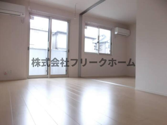 三鷹市深大寺２丁目のアパートの居間・リビング