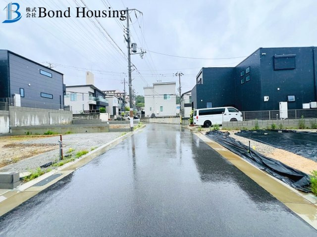 近隣商業施設充実　清水が丘1期　新築6区画　5号棟の前面道路含む現地写真