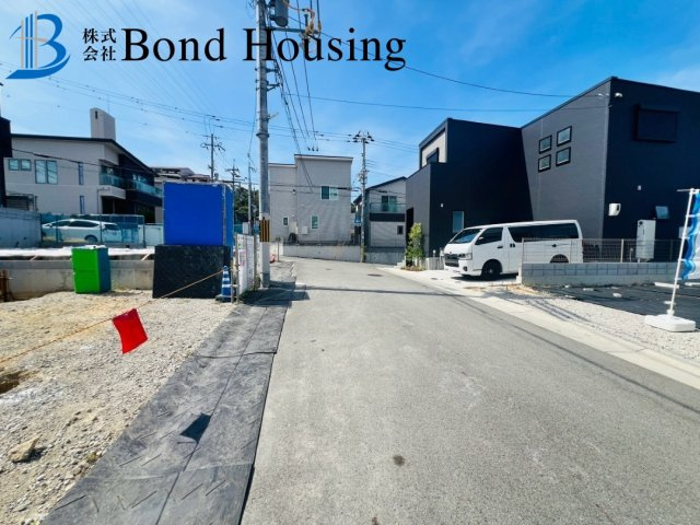 近隣商業施設充実　清水が丘1期　新築6区画　5号棟の前面道路含む現地写真