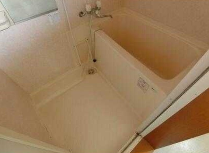 千葉市中央区登戸４丁目のアパートの浴室