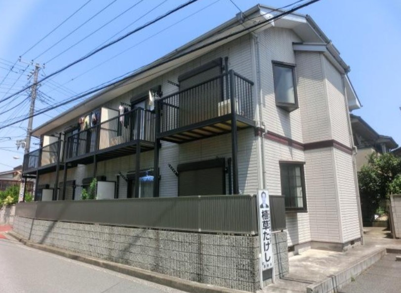 千葉市中央区登戸４丁目のアパートのエントランス