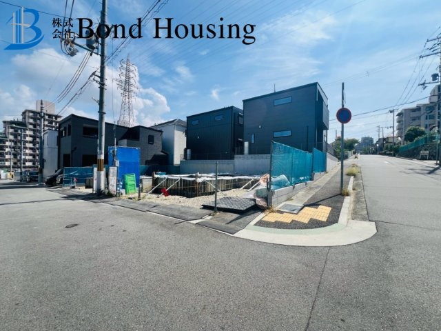 小中学校徒歩１０分圏内　清水が丘1期　新築6区画　6号棟の前面道路含む現地写真