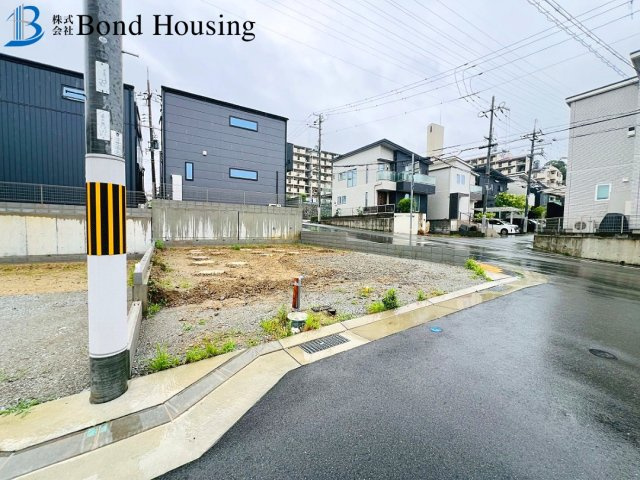 小中学校徒歩１０分圏内　清水が丘1期　新築6区画　6号棟の前面道路含む現地写真