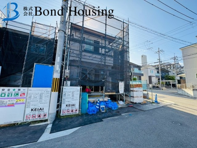 小中学校徒歩１０分圏内　清水が丘1期　新築6区画　6号棟の前面道路含む現地写真