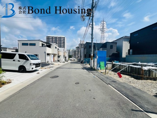 小中学校徒歩１０分圏内　清水が丘1期　新築6区画　6号棟の前面道路含む現地写真