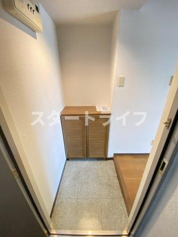 大阪市淀川区西中島３丁目の賃貸マンションの玄関