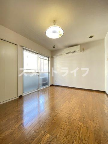 大阪市淀川区西中島３丁目の賃貸マンションの居間・リビング