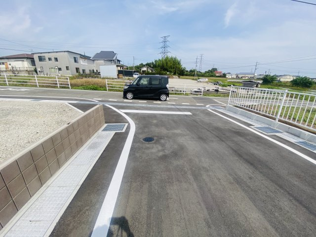 新築　前橋市富士見町時沢第５　1号棟の前面道路含む現地写真|現地写真　東側接道幅員約6ｍ　北側接道幅員約7.47ｍ