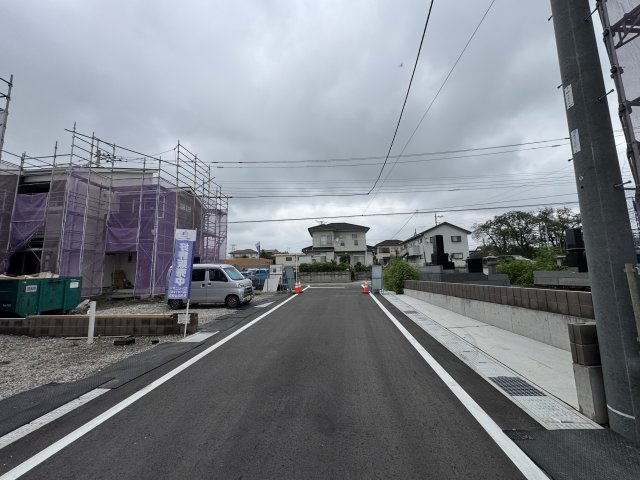 新築　前橋市富士見町時沢第５　1号棟の前面道路含む現地写真|現地写真　東側接道幅員約6ｍ　北側接道幅員約7.47ｍ