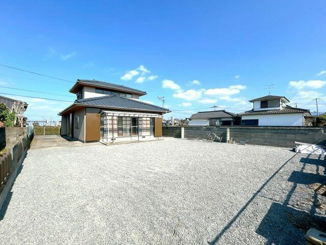 八代市高島町の中古一戸建の駐車場|4台以上駐車可能です。