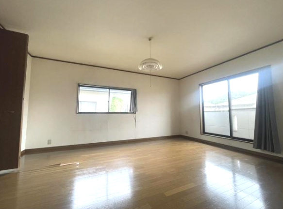 八街市沖　中古戸建の洋室|平成10年5月築 4LDKメーターモジュール 駐車2台可 洋室約10帖 対面キッチン 閑静な分譲地内
