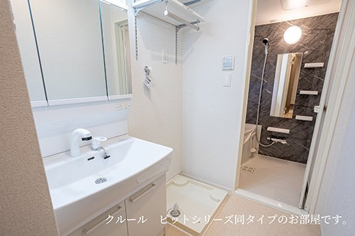 メゾンドグリシーヌの洗面所|明るい洗面所です