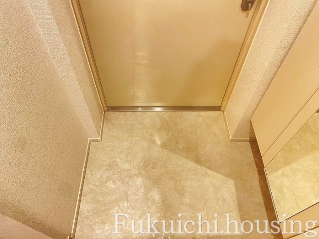 メゾン　アイティー　キングの玄関