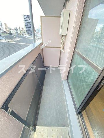 大阪市東淀川区西淡路２丁目の賃貸マンションのバルコニー
