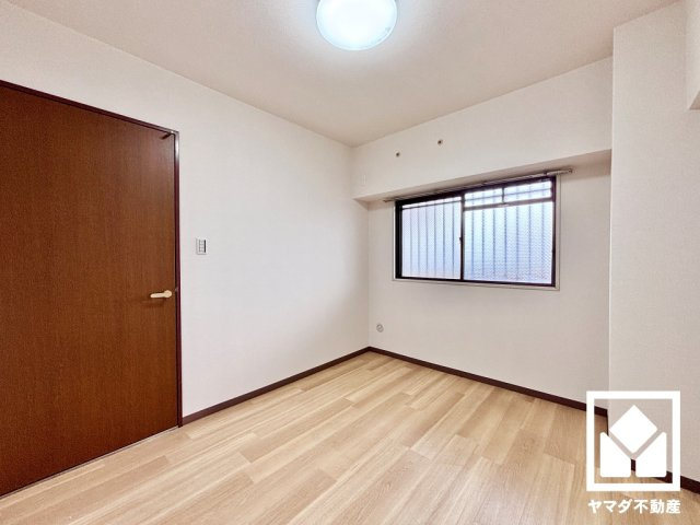 ライオンズマンション向日町の洋室