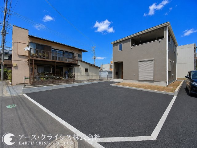 【外観】 | 野田市野田第12　全2棟 | 車通りの少ない落ち着いた街並みに誕生した新築住宅。明るい陽射しが差し込む住空間と高い住宅性能が、家族みんなの毎日にゆとりを与えてくれます。