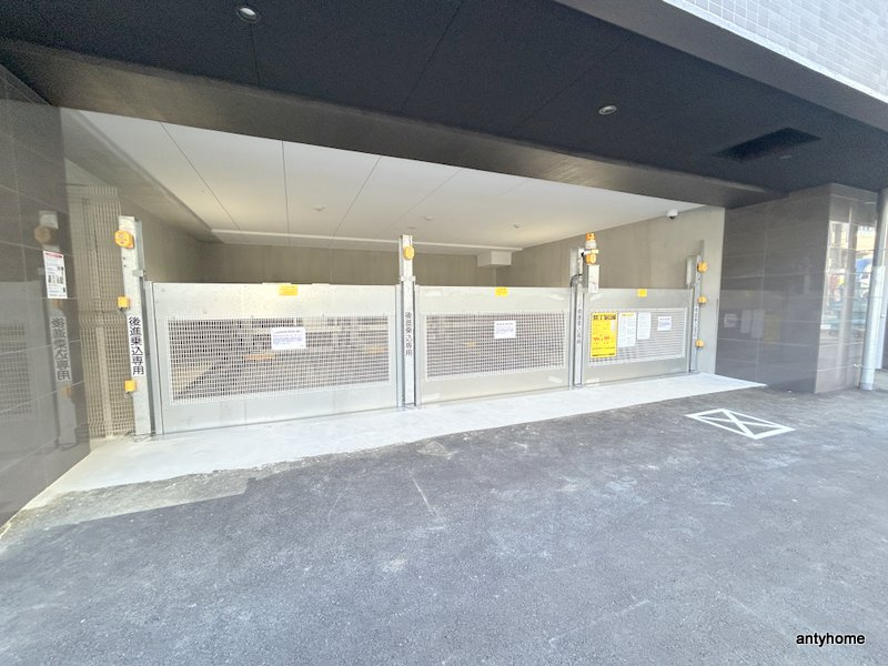 セレニテ谷町四丁目アリエ　仲介手数料無料の駐車場