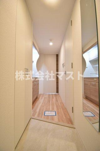 セレニテ堺筋本町プリエの玄関