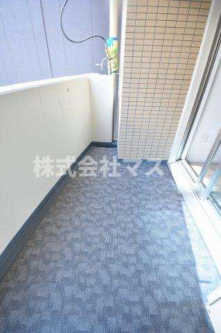 セレニテ堺筋本町プリエのバルコニー
