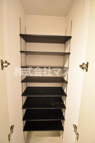セレニテ堺筋本町プリエの収納