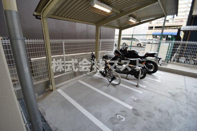 セレニテ堺筋本町プリエの駐車場