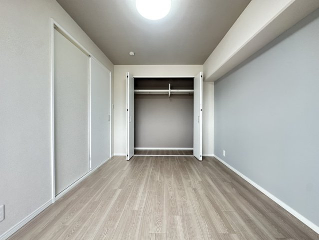 メゾンドール下山手の洋室