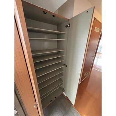 熊本市東区長嶺西２丁目の賃貸マンションの玄関