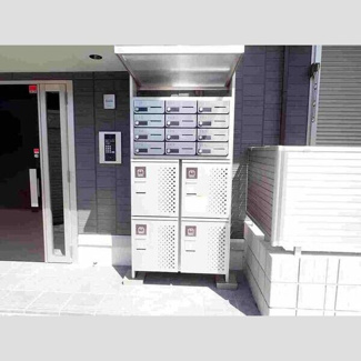 【エントランス】 | エントランスと宅配ボックスです