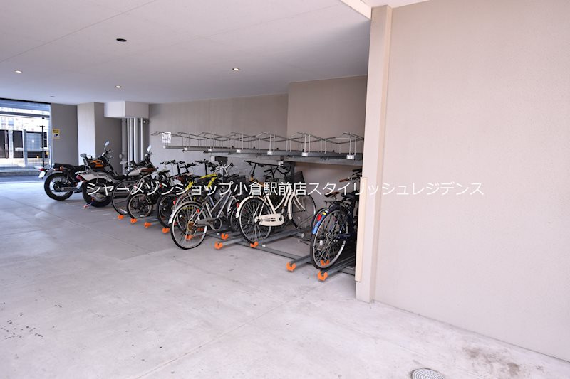グランフォーレ小倉シティタワーの駐車場