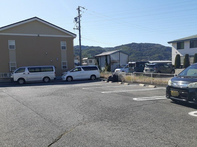 ニューリバーサイドフジの駐車場