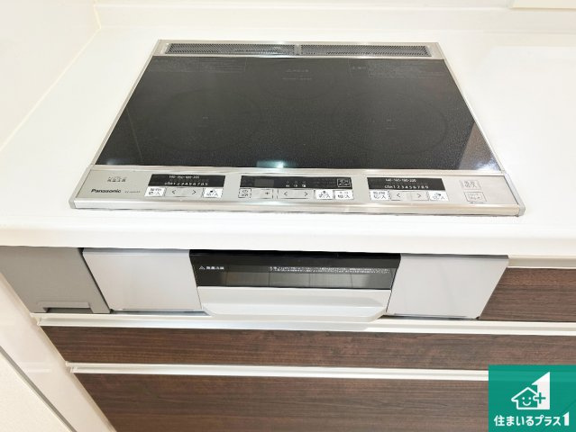 現地説明会　大和高田市春日町の設備|火を使わないので、安心なＩＨコンロ！でこぼこが無い構造なので、掃除もしやすく清潔に保てます！