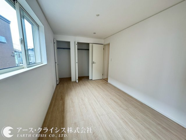 【洋室】 | 野田市野田第12　全2棟 | 落ち着いた雰囲気の洋室は、ご家族の成長やライフステージに合わせて自由に使える便利な空間です。飽きのこないシンプルな内装は、どんなインテリアとも相性が良く、理想のお部屋づくりを楽しめます。