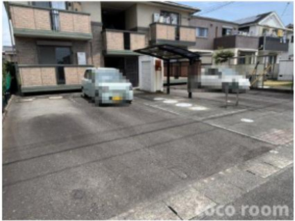 グレイスフルＹの駐車場