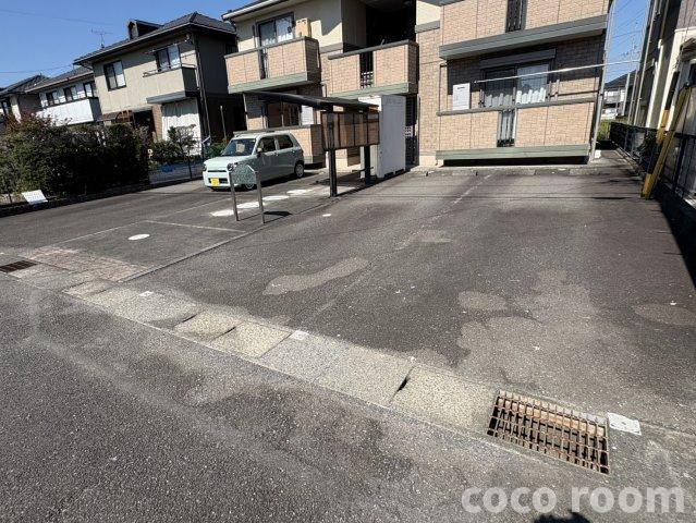 グレイスフルＹの駐車場