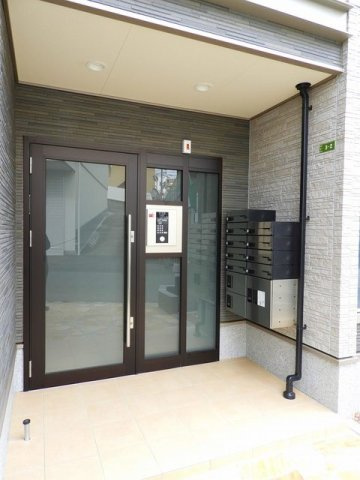 ルミナス　カニヤのエントランス|ゆとりのあるエントランスです