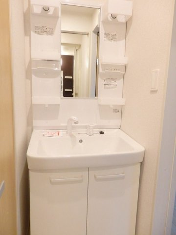 グランシャリオⅢの洗面所|コンパクトで使いやすい洗面所