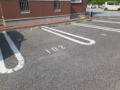 【駐車場】 | サンハイツⅢ | 駐車場に車を止められます
