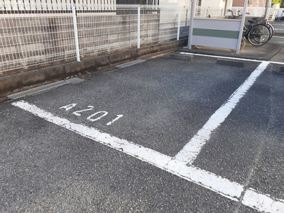 【駐車場】 | ハイムマコトＡ | 駐車場があるので、車を買う予定の方も安心です