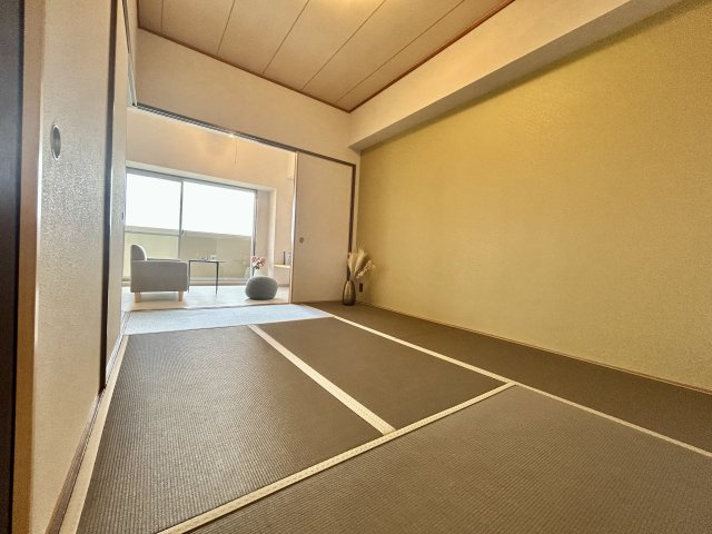 メゾンドール瀬田・公園都市Ⅰ番館4階　天然木フルリノベーションの和室