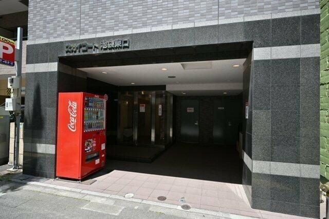 スカイコート池袋東口のエントランス
