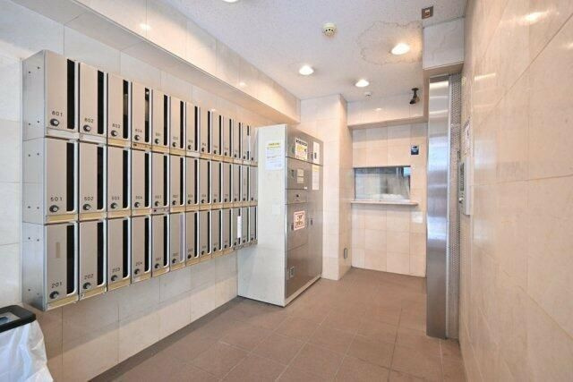 スカイコート池袋東口のエントランス