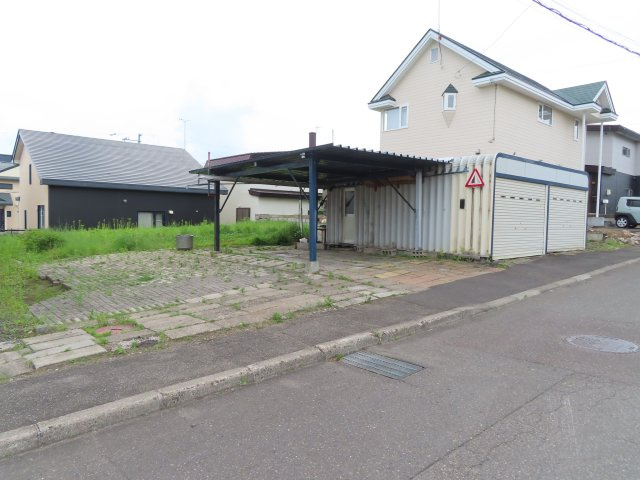 北見市緑ヶ丘２丁目９番２０号　中古売家外１筆の駐車場