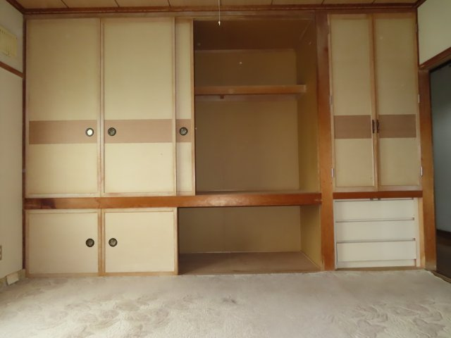 北見市緑ヶ丘２丁目９番２０号　中古売家外１筆の収納|【リフォーム前】