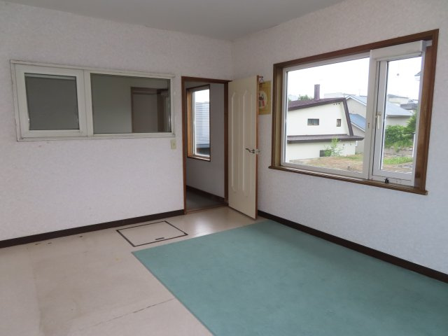 北見市緑ヶ丘２丁目９番２０号　中古売家外１筆の洋室|【リフォーム前】