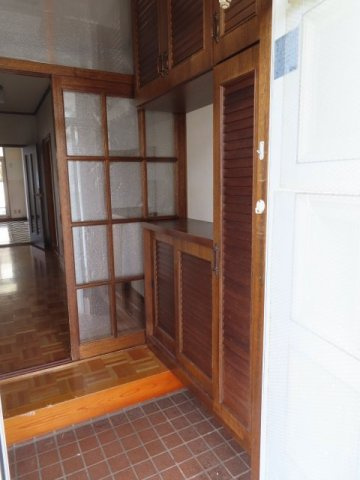 北見市緑ヶ丘２丁目９番２０号　中古売家外１筆の玄関|【リフォーム前】