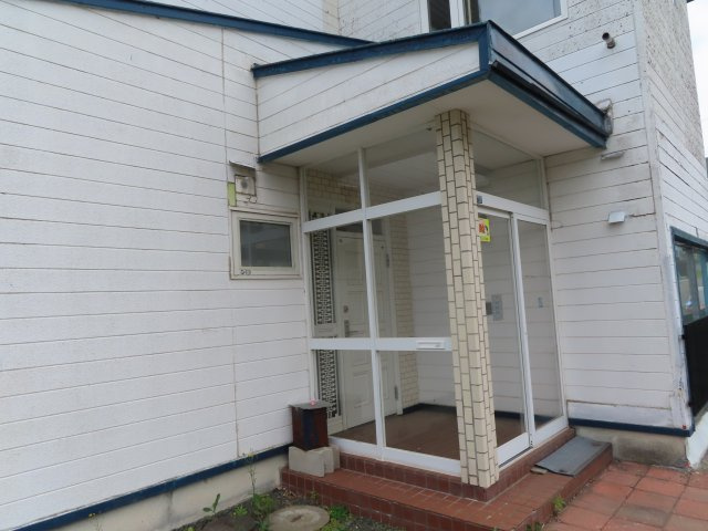 北見市緑ヶ丘２丁目９番２０号　中古売家外１筆の玄関|【リフォーム前】