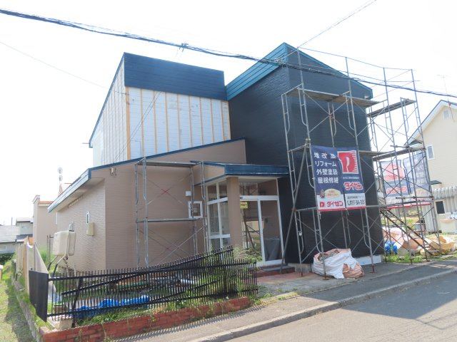 北見市緑ヶ丘２丁目９番２０号　中古売家外１筆の外観|【リフォーム中】外観別アングルです。