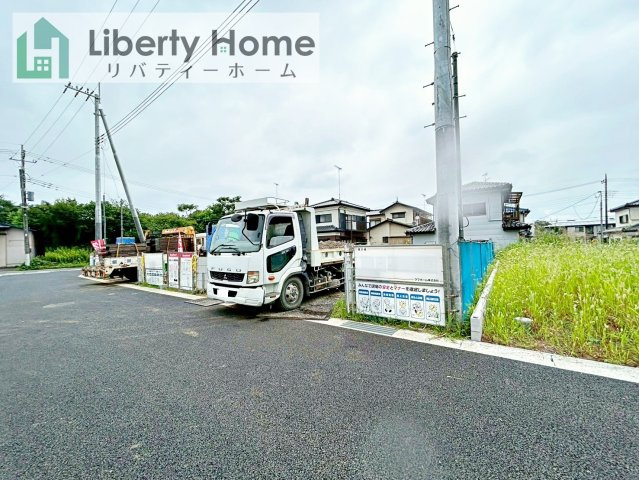土浦市高岡　新築戸建　3号棟の前面道路含む現地写真