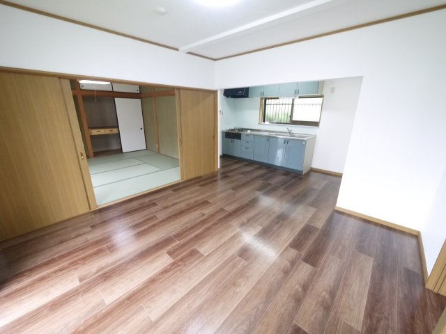 大網白里市駒込　中古戸建の居間・リビング|平成13年12月築3LDK JR外房線大網駅徒歩約13分スーパー主婦の店徒歩約7分 閑静な立地