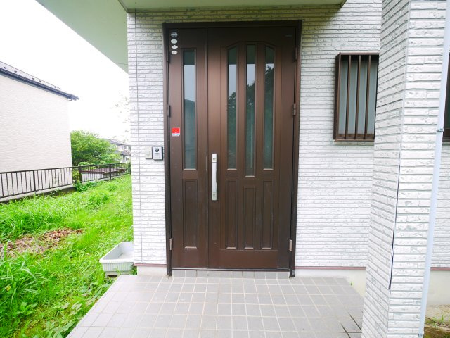 大網白里市駒込　中古戸建の玄関|平成13年12月築3LDK JR外房線大網駅徒歩約13分スーパー主婦の店徒歩約7分 閑静な立地